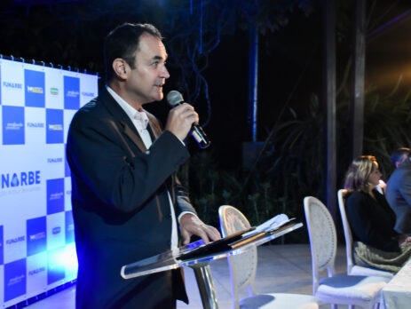 Presidente do Conselho, Profº Nédson Campos, cumprimenta convidados