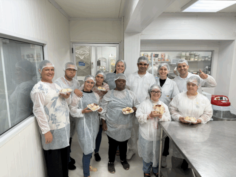 alunos em sala de aula prática