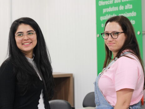 Colaboradoras sorrindo